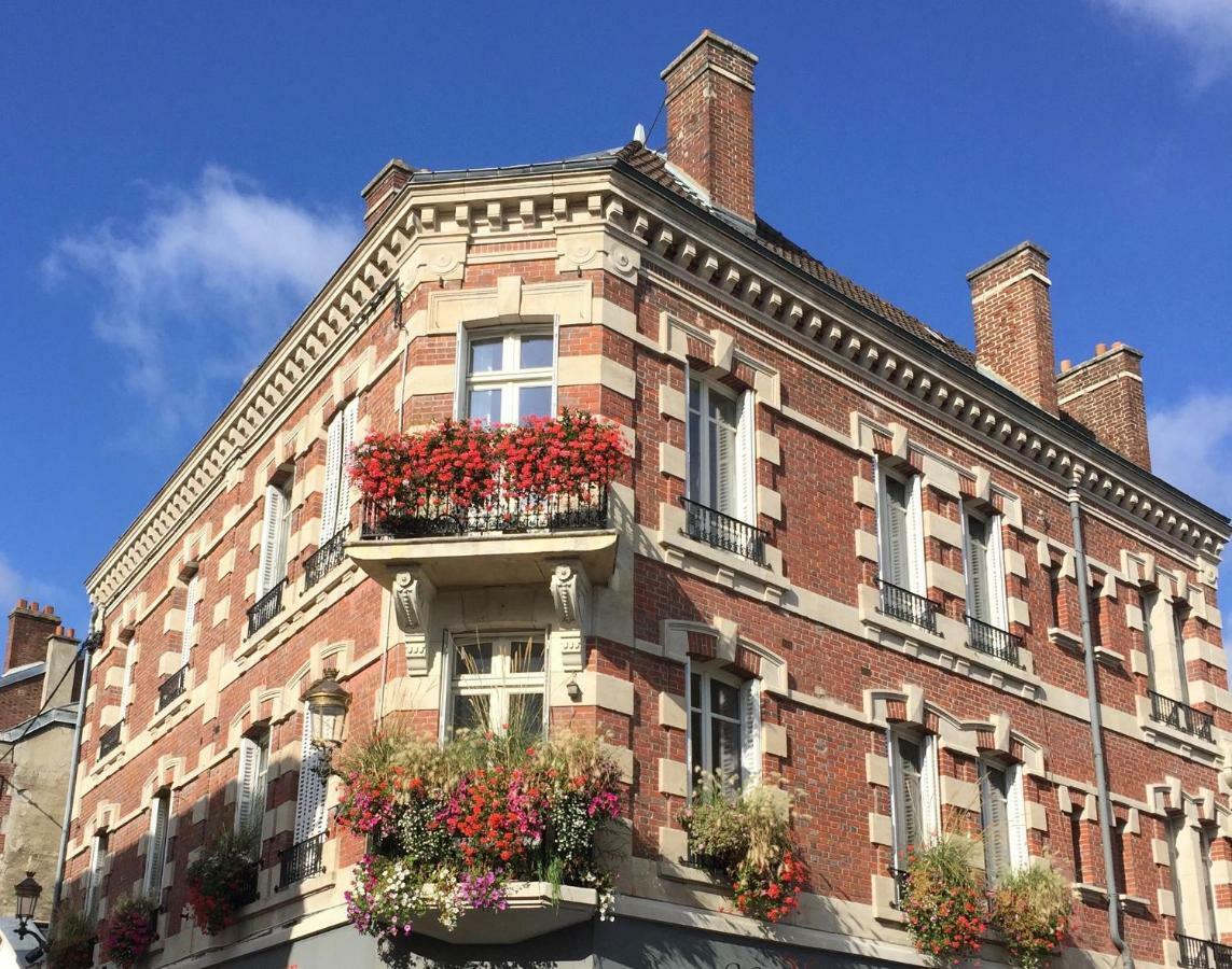 Le Saint-Remy Apartment เอแปร์เน ภายนอก รูปภาพ